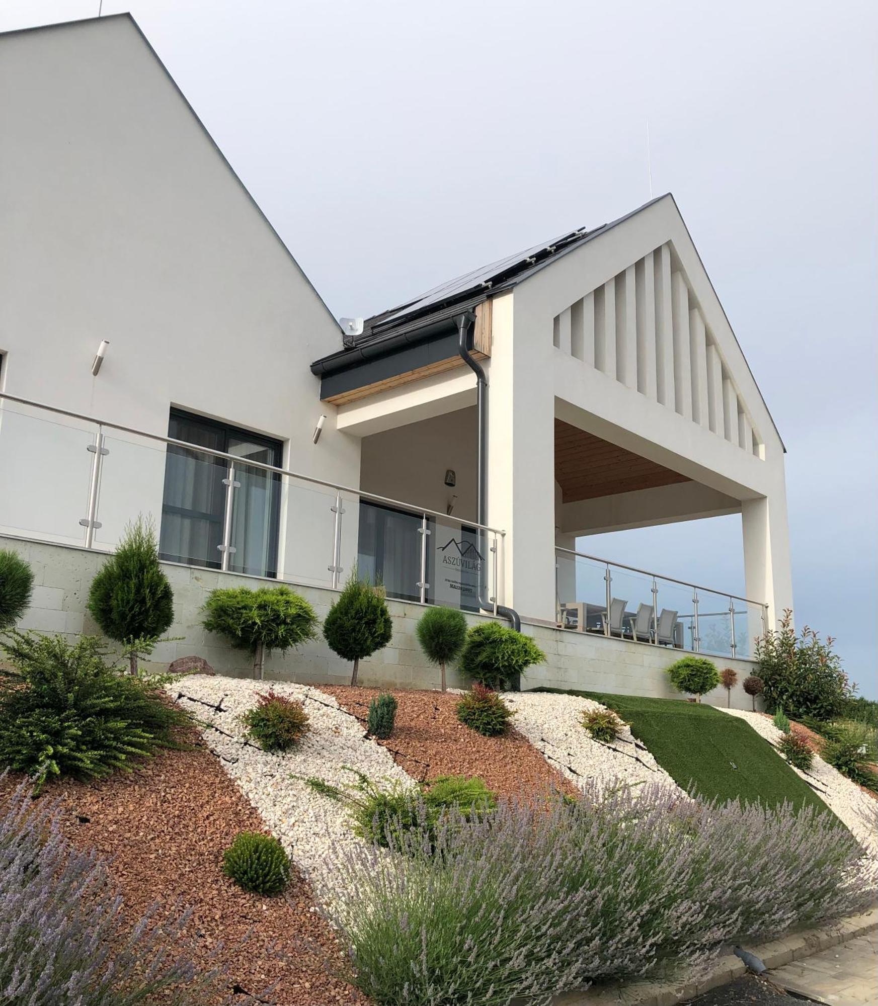 Aszuvilag Rezidencia With Sauna & Jacuzzi Legyesbenye Екстериор снимка